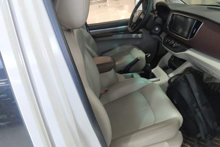 Used FORTHING Lingzhi 2017 M5L 1.6L 7-Seater Comfort Model
