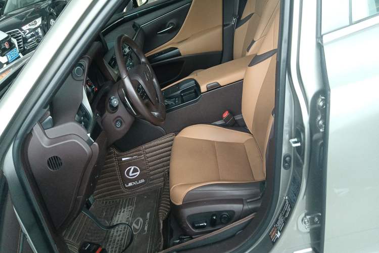 Used Lexus ES 2020 260 Excellence Edition
