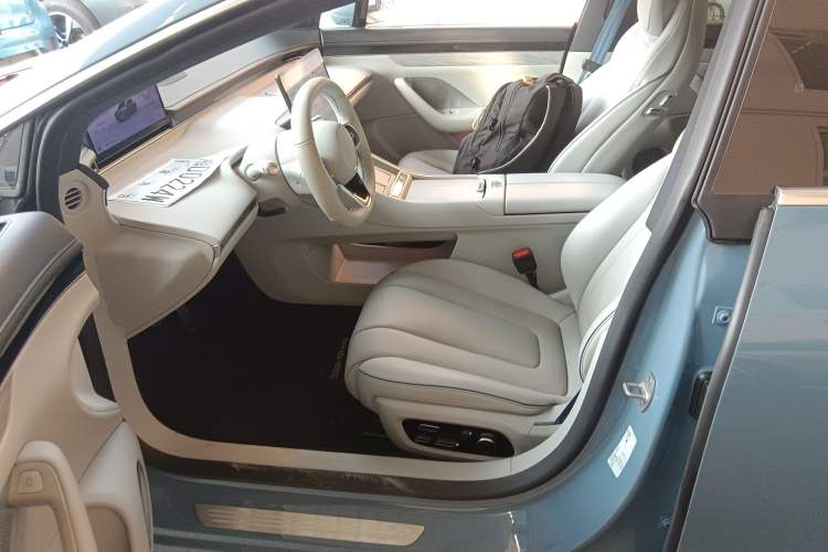 Used Hima Luxeed S7 2025 705 km Pro
