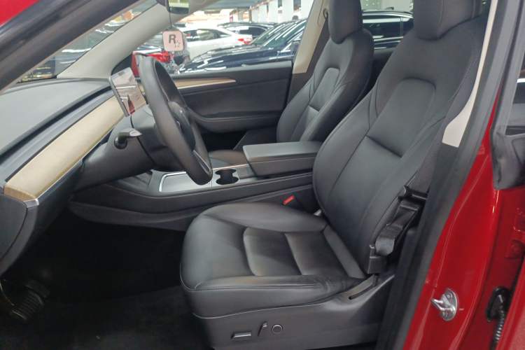 Used Tesla Model Y 2021 Long-Range All-Wheel-Drive Version
