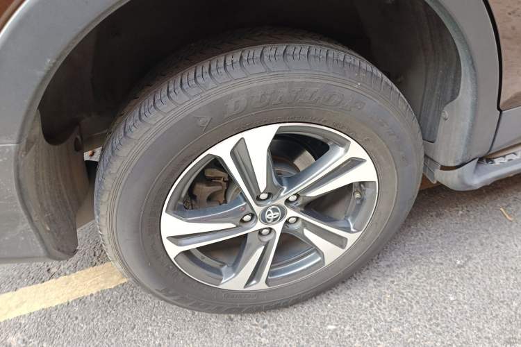 Used Toyota RAV4 2015 2.0L CVT Two-Wheel Drive Urban Edition
