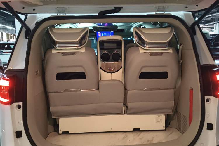 Used Buick GL8 2022 ES Landtrek 653T Comfort Edition