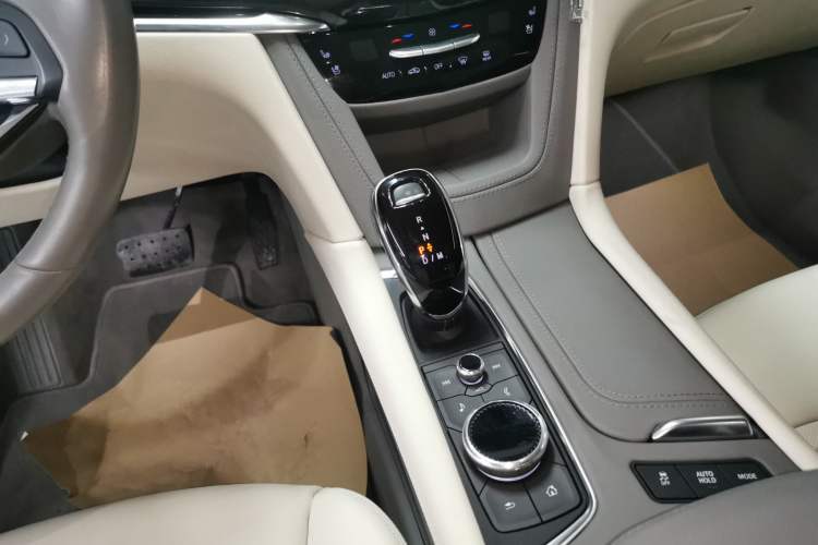 Used Cadillac XT6 2022 2.0T Six-Seater Four-Wheel Drive Luxury Version
