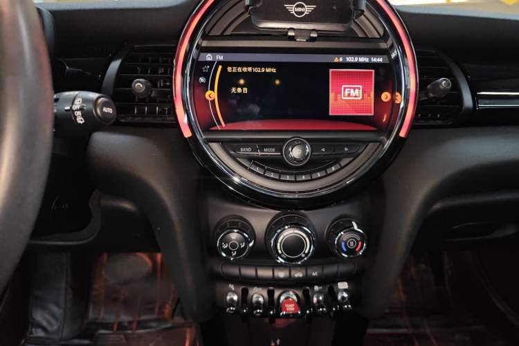 Used  MINI 2019 1.5T COOPER Classic Edition Five-Door Version
