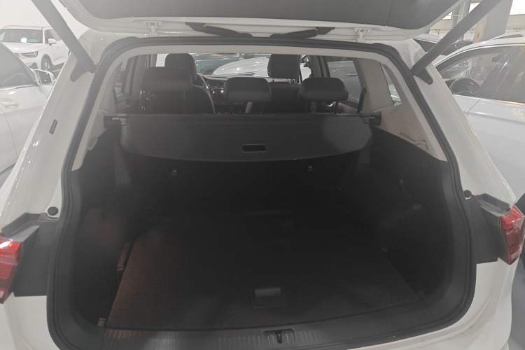 Used Volkswagen Tiguan L 2019 Revised 330TSI Automatic Two-Wheel Drive Smart & Luxury Edition China VI Standard
