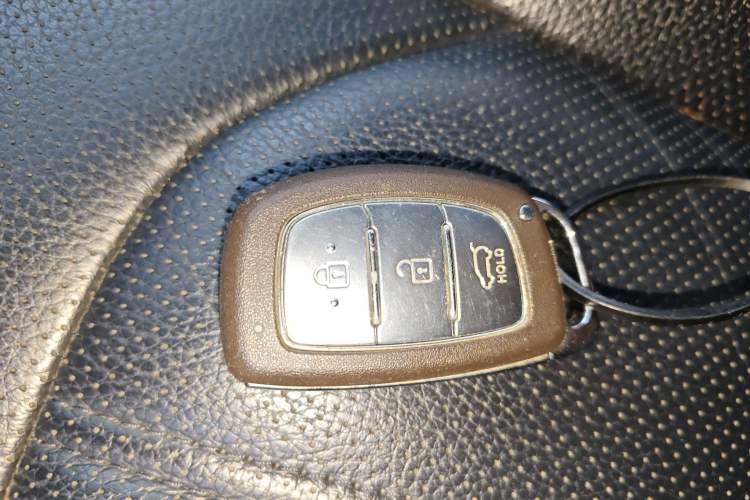 Used Hyundai ix35 2013 2.0L Automatic Two-Wheel Drive Smart GLS China IV Standard