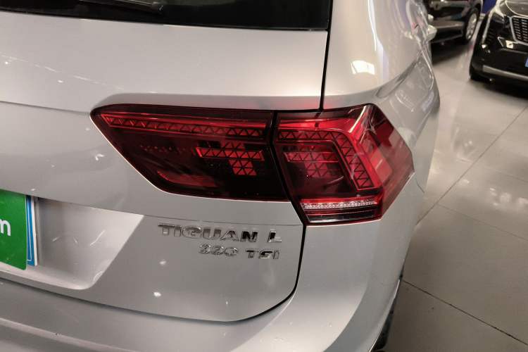 Used Volkswagen Tiguan L 2017 330TSI Automatic Two-Wheel Drive Flagship Edition
