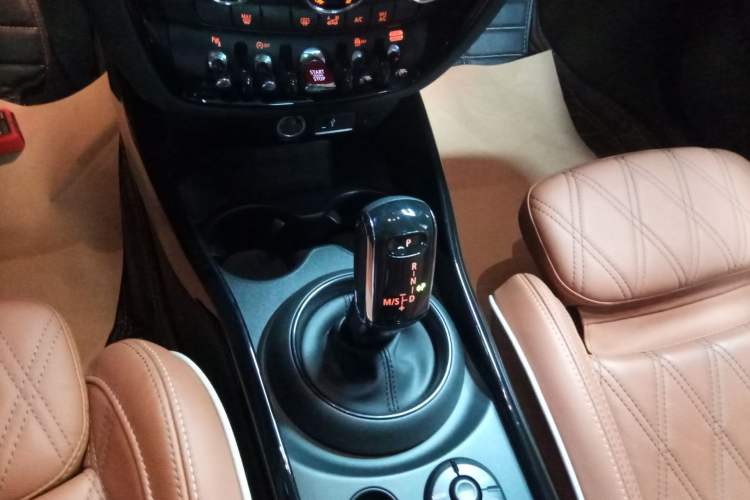 Used  Clubman 2021 1.5T COOPER Connoisseur
