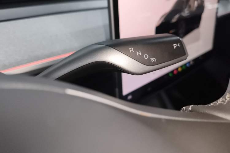 Used Tesla Model Y 2023 Long-Range All-Wheel-Drive Version
