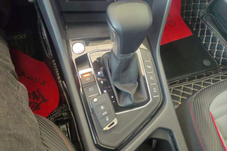 Used Volkswagen Tiguan L 2023 330TSI Automatic Two-Wheel Drive R-Line Flagship Edition
