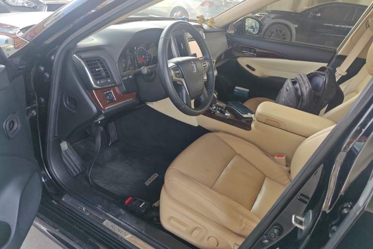 Used Toyota Crown 2018 2.0T Fashion Edition
