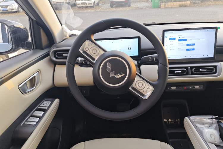 Used Wuling Bingo PLUS 2024 330 km Range Five-Seater Version
