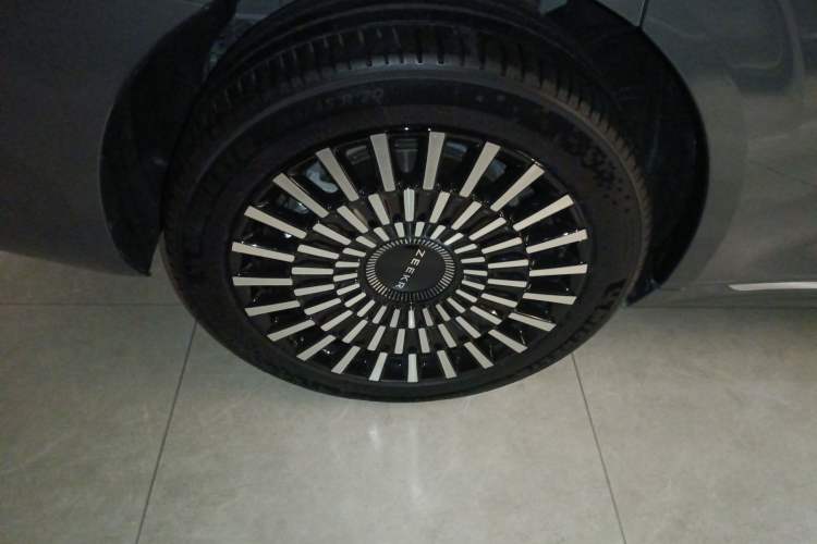 Used Zeekr 009 2024 7-Seater Walk-Through Version Four-Wheel Drive 108 kWh