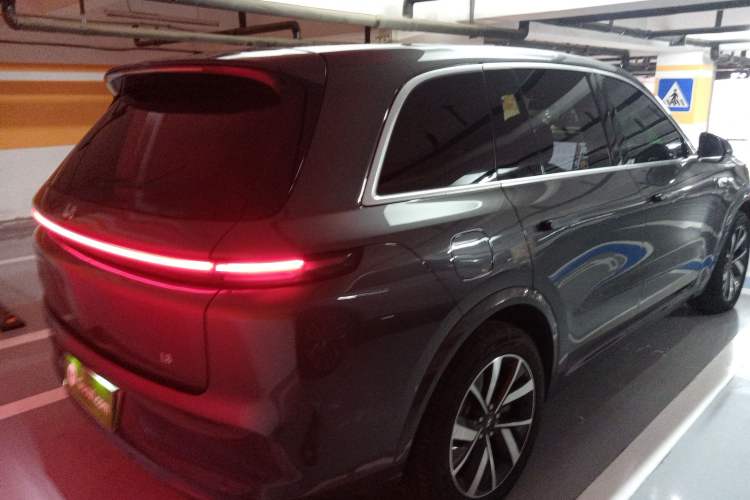 Used Li Auto L8 2023 Pro Model
