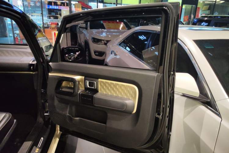 Used Baojun KiWi EV 2021 Artist Model Lithium Iron Phosphate
