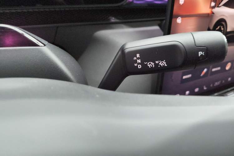 Used Zeekr 7X 2025 100 kWh Long-Range Rear-Wheel Drive with Intelligent Driving Features
