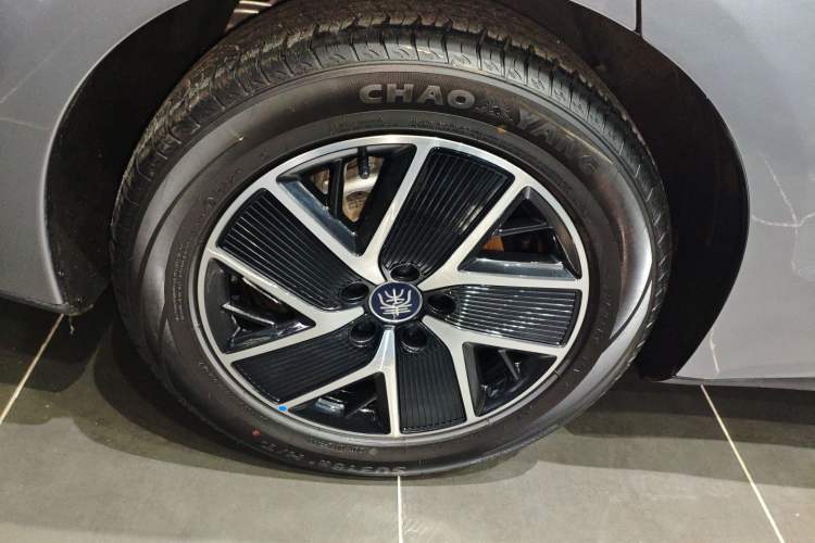 Used BYD Qin L 2025 DM-i Smart Drive 120KM Superior Model
