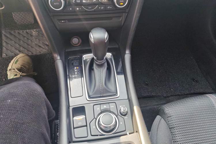 Used Mazda Mazda 3 Axela 2017 Sedan 1.5L Automatic Luxury Model Emission Standard China V
