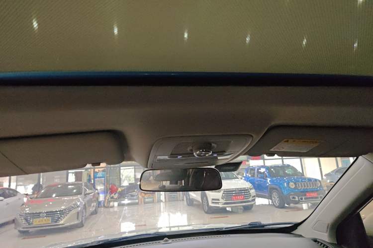 Used Roewe RX5 2016 20T Two-Wheel Drive Automatic Internet Smart Edition
