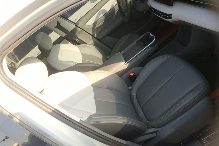 Used Bestune Yueyi 03 2025 445km Joyful Edition
