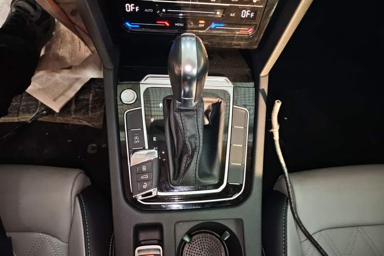 Used Volkswagen Magotan 2023 2 Million Units Limited Edition 280TSI DSG Leading Version
