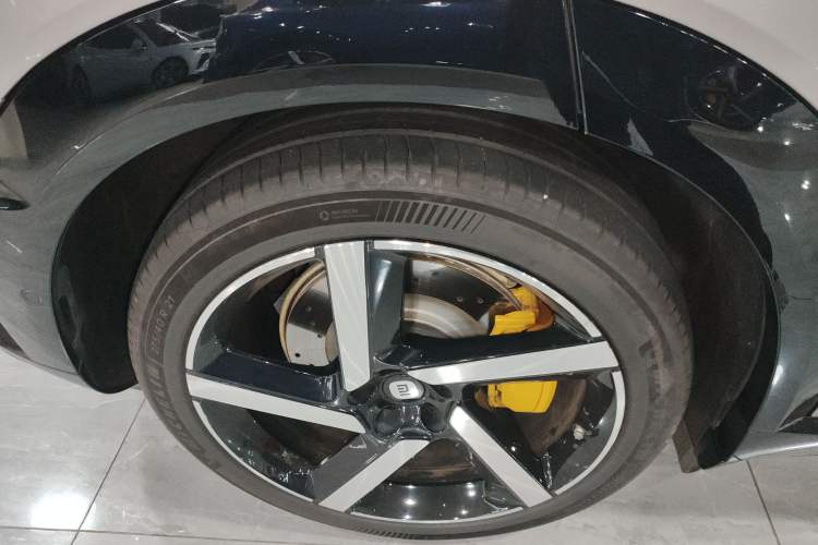 Used  YU7 2025 Ultra-Long Range High-Performance All-Wheel-Drive Max Edition