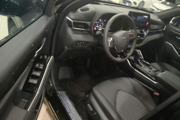 Used Toyota Crown Land Cruiser 2023 2.5L HEV Four-Wheel Drive Prestige Edition
