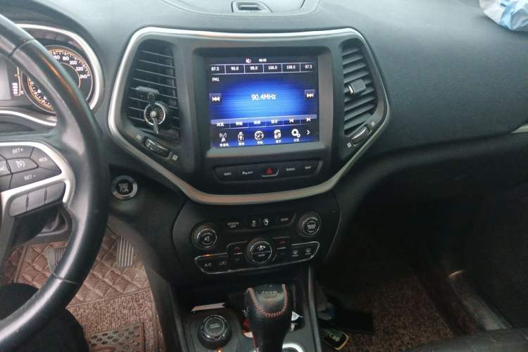 Used  Cherokee 2016 2.4L Professional Edition
