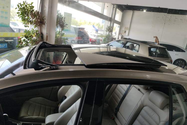 Used Volkswagen Golf 2015 1.4TSI Automatic Luxury Model
