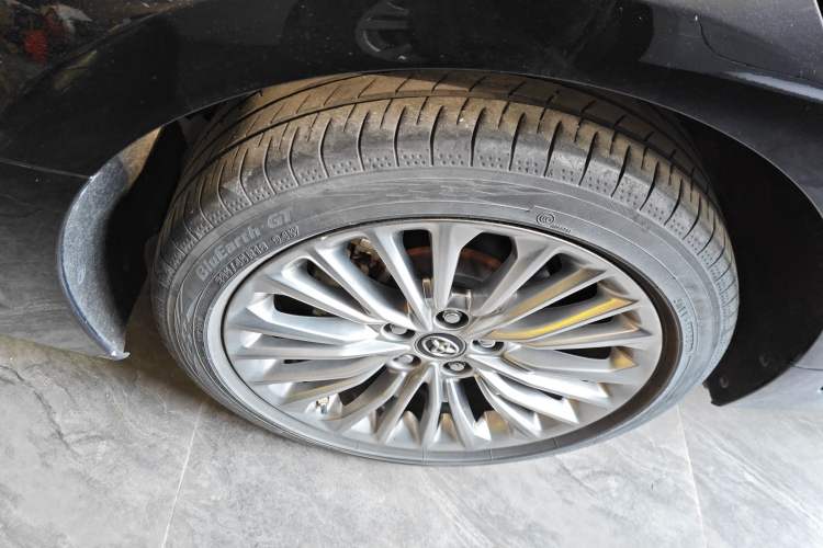 Used Toyota Avalon 2019 Dual-Engine 2.5L XLE Prestige Version China VI Standard