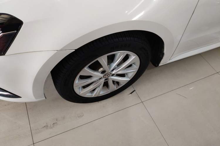 Used Volkswagen Lavida 2015 1.6L Automatic Comfort Edition
