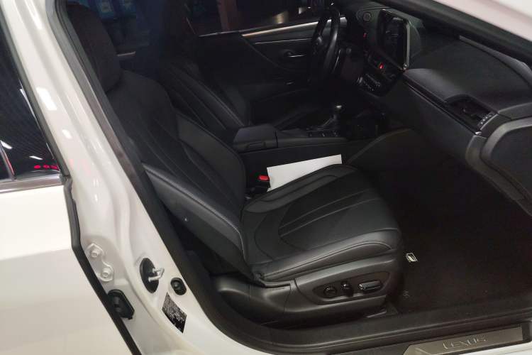 Used Lexus ES 2021 300h F SPORT
