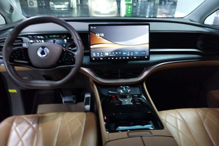 Used Denza D9 2022 EV 600 Four-Wheel Drive Prestige Model
