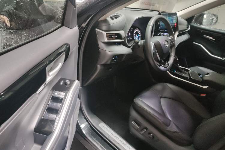 Used Toyota Highlander 2022 Dual-Engine 2.5L Four-Wheel Drive Prestige Version 7 Seats
