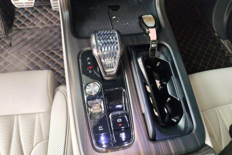 Used GAC Trumpchi GS8 2022 Dual-Engine Series 2.0TM Four-Wheel Drive Prestige Edition (6 Seats)
