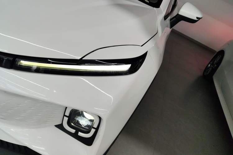 Used Geometry E Firefly 2024 301km Starlight
