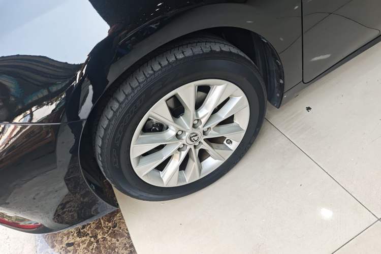 Used Lexus ES 2014 300h Elite Edition