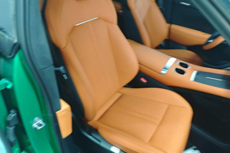 Used  YU7 2025 Ultra-Long Range High-Performance All-Wheel-Drive Max Edition
