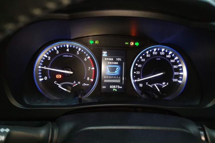 Used Toyota Highlander 2018 2.0T Four-Wheel Drive Luxury Version 7 Seats China VI Standard
