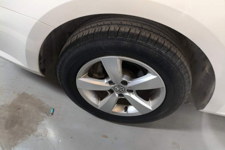 Used Volkswagen Lavida 2015 1.6L Manual Fashion Edition
