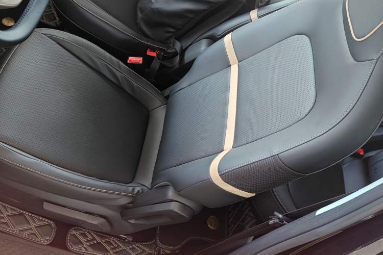 Used Baojun KiWi EV 2021 Artist Model Lithium Iron Phosphate
