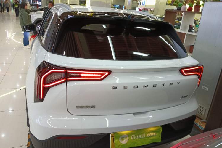 Used Geometry E Firefly 2023 320KM Cute & Handsome Tiger 5 Seats