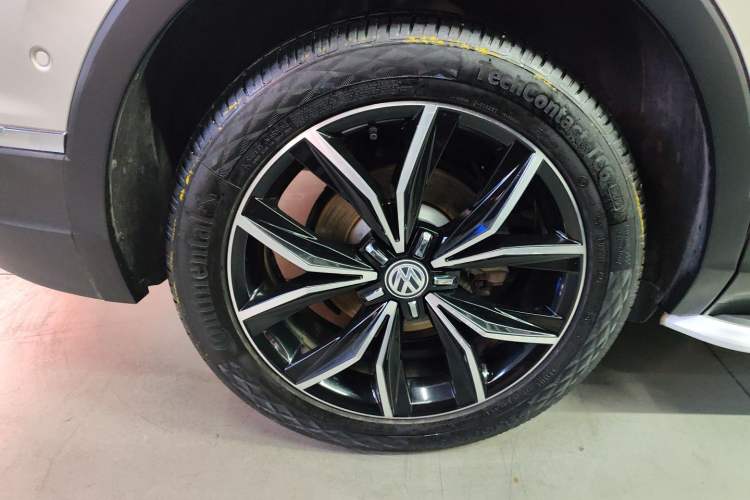 Used Volkswagen Tiguan L 2019 330TSI Automatic Two-Wheel Drive Smart Luxury Version China VI Standard
