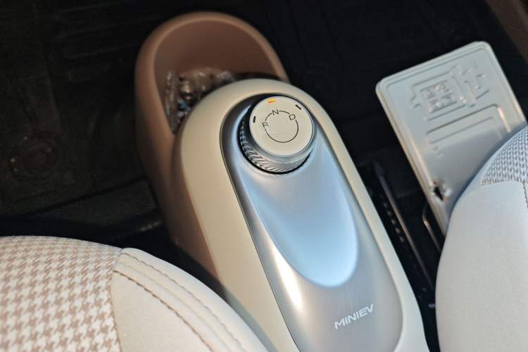 Used Wuling Hongguang MINIEV 2025 Four-Door Version Advanced Edition
