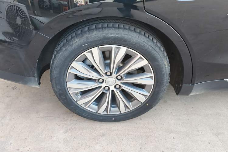 Used Hongqi E-QM5 2023 Base Travel Edition
