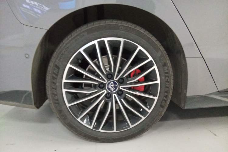 Used BYD Han 2025 EV with 701 km of Laser Radar-Enabled Intelligent Driving