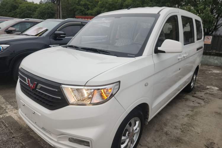 Used Wuling Hongguang V 2019 1.5L Enjoyment Version China VI LAR