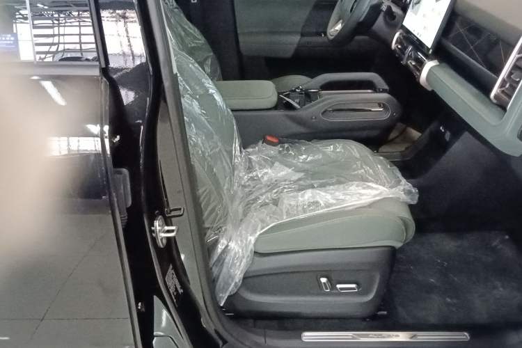 Used  03 2024 401km Range Two-Wheel Drive Standard Yuechao Version
