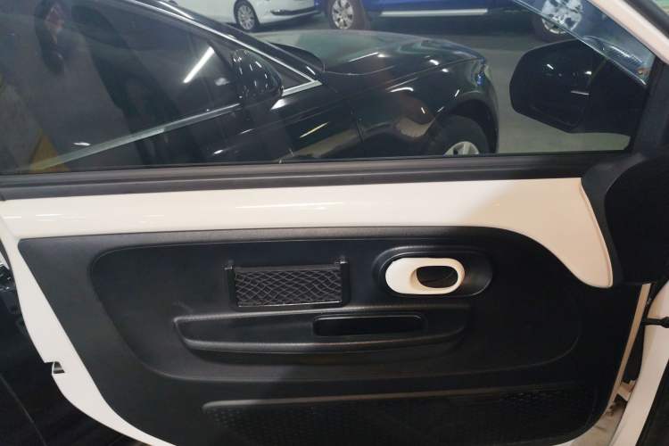 Used Roewe Clever 2021 302 km New Four-Seater Super-Efficient Version
