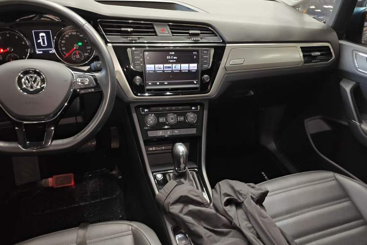 Used Volkswagen Touran 2018 Volkswagen Touran L 280TSI DSG Comfort Edition 7-seater